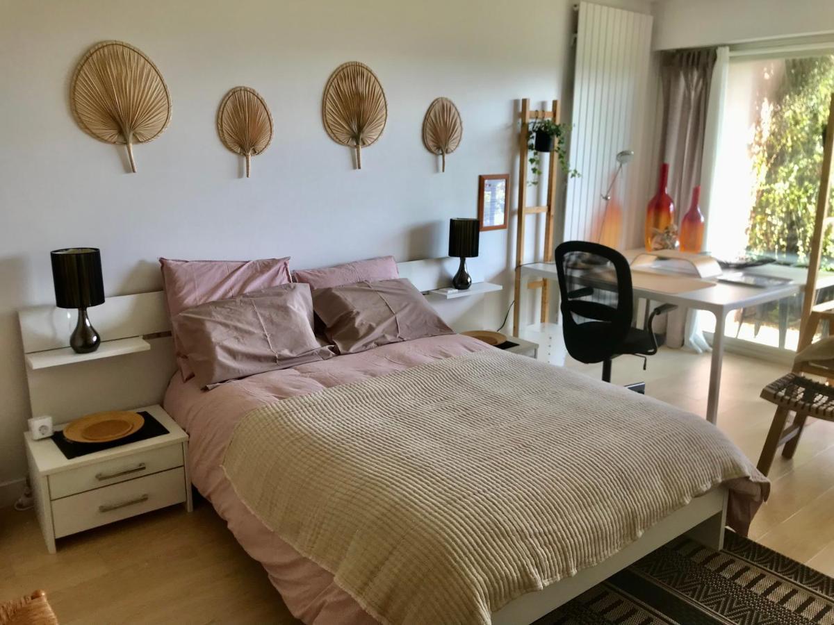 Chez Isa: Private Retreat With Garden Terrace Homestay