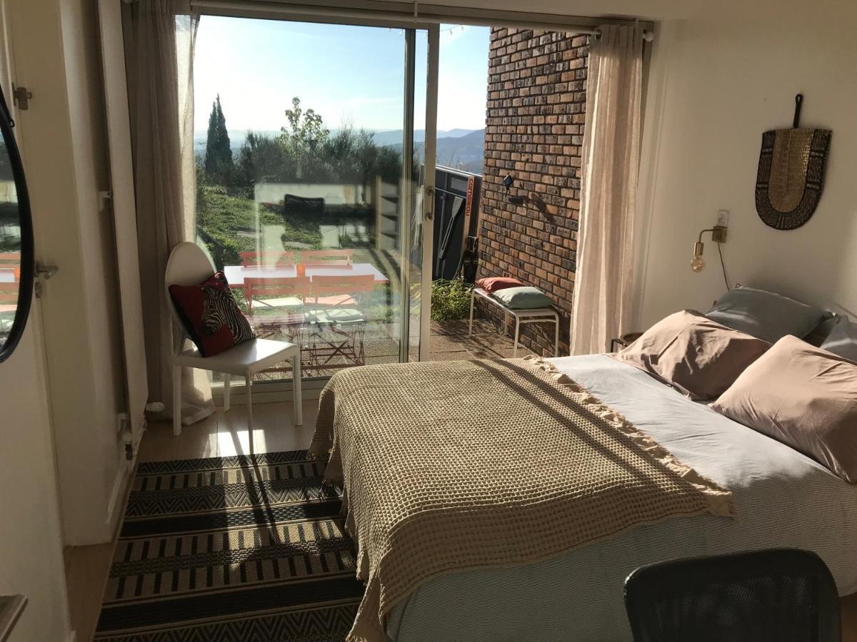 Chez Isa, Espace Prive, 1ou 2 Chambres, Terrasse Et Jardin, Entree Autonome, Sdb Et Mini Cuisine Partagees Entre Les 2 Ceyrat