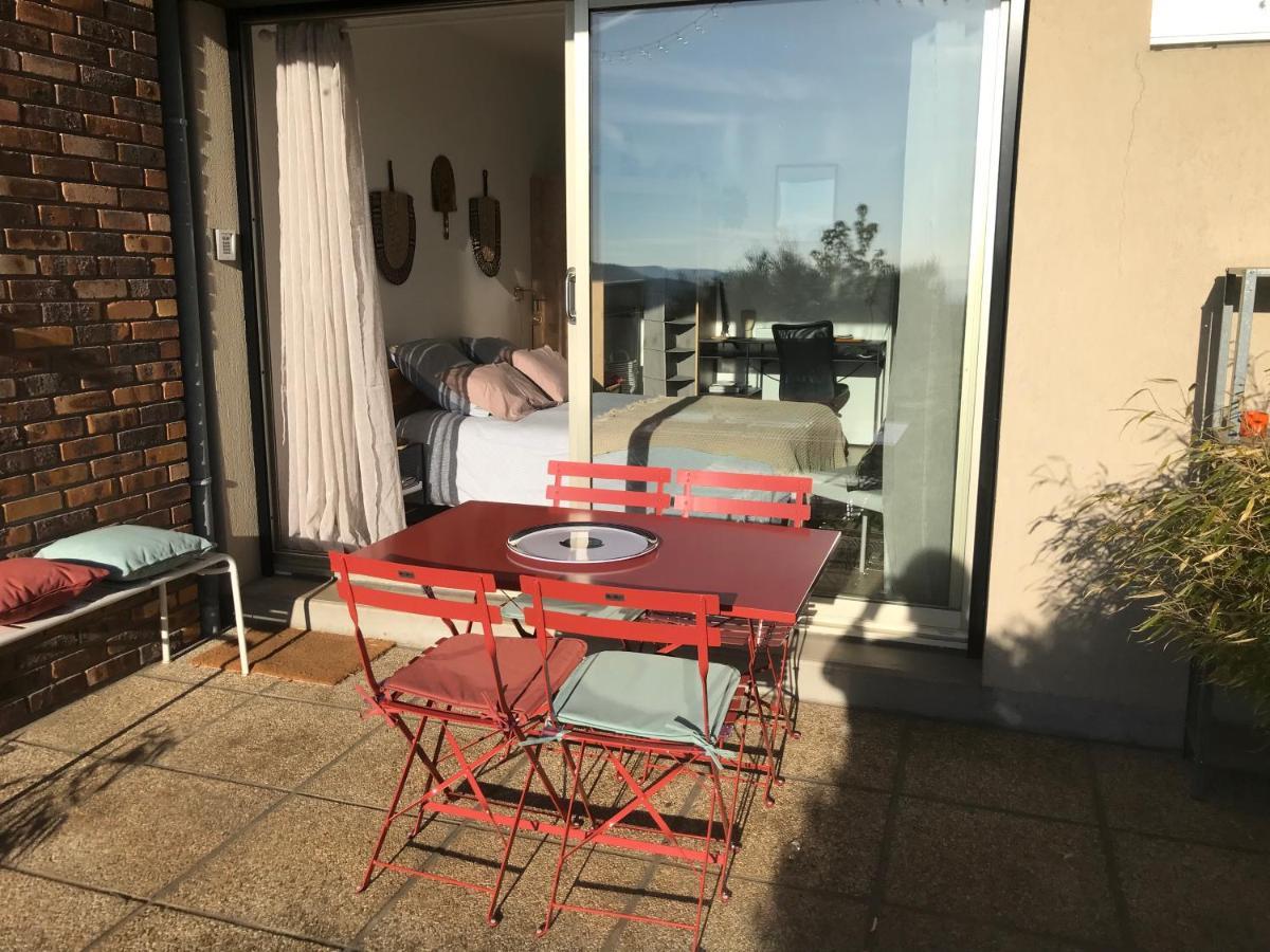 Chez Isa: Private Retreat With Garden Terrace Homestay